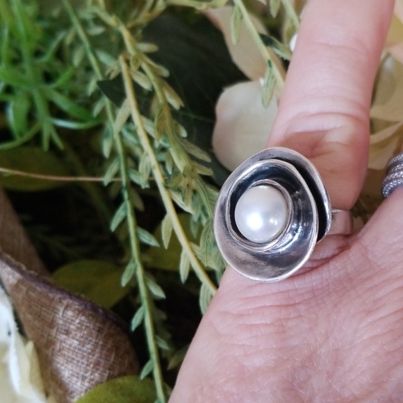 Silpada ~ Lily Pearl Ring - Picture 5 of 8